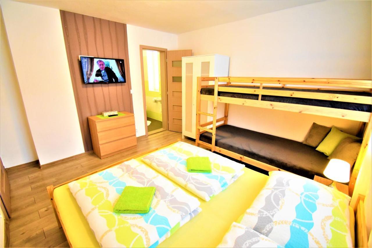 Penzion Privat Siesta Hotel Lipótszentmiklós Kültér fotó