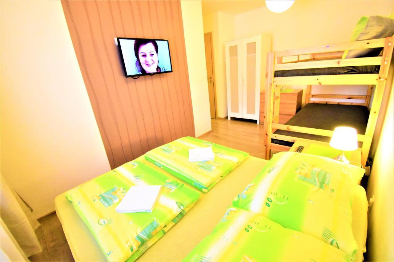 Penzion Privat Siesta Hotel Lipótszentmiklós Kültér fotó