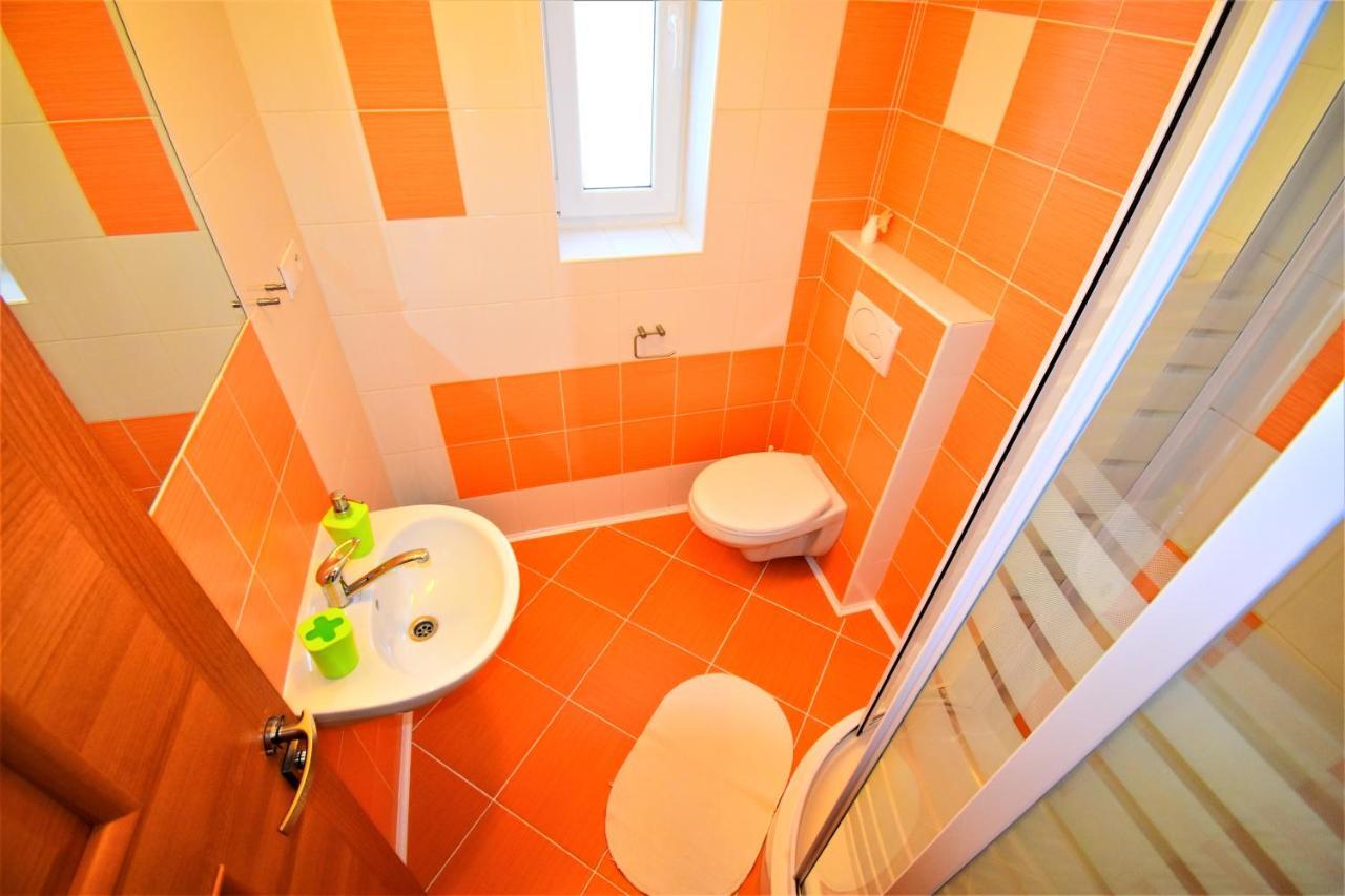 Penzion Privat Siesta Hotel Lipótszentmiklós Kültér fotó