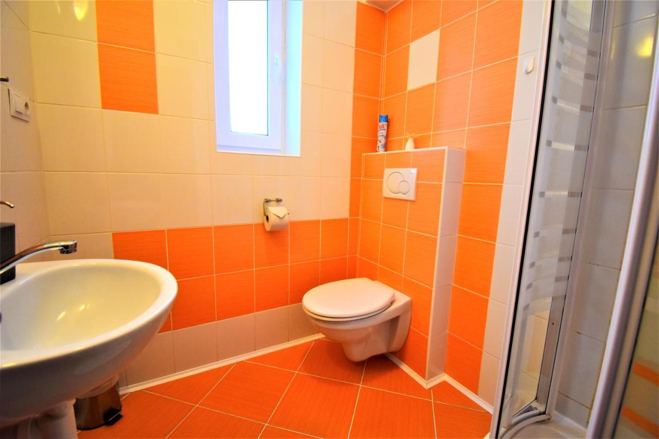 Penzion Privat Siesta Hotel Lipótszentmiklós Kültér fotó